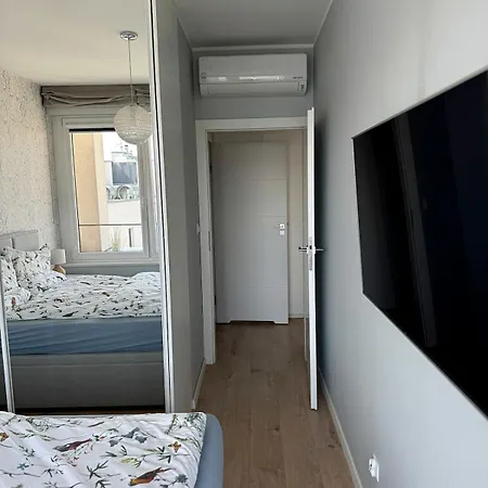 Stylish With Ac & Balcony Апартаменти